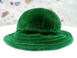 Petit Chapeau en velours de soie verte