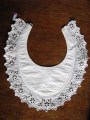 Bavoir broderie anglaise